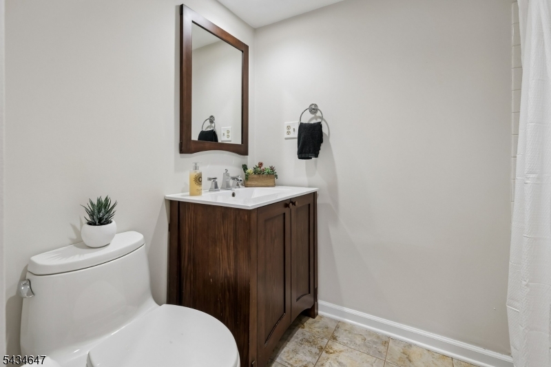 1st Floor Full Bathroom