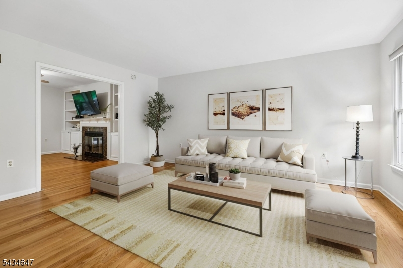 VIRTUALLY STAGED - LIVING RM