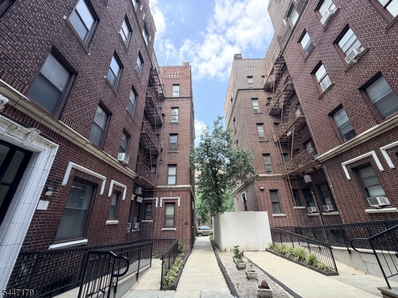 277 Harrison Ave C6