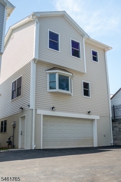 182 East 25th St