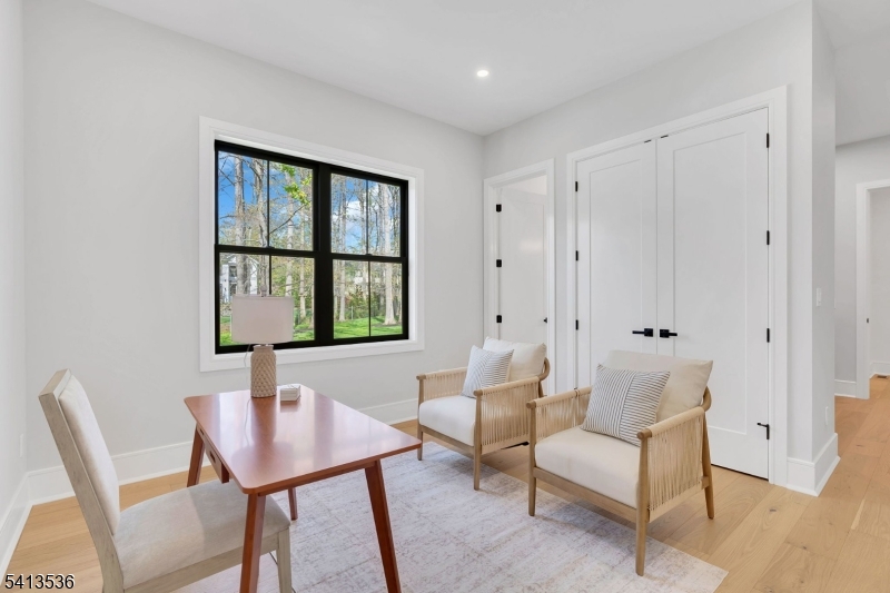 In-law Suit/Office