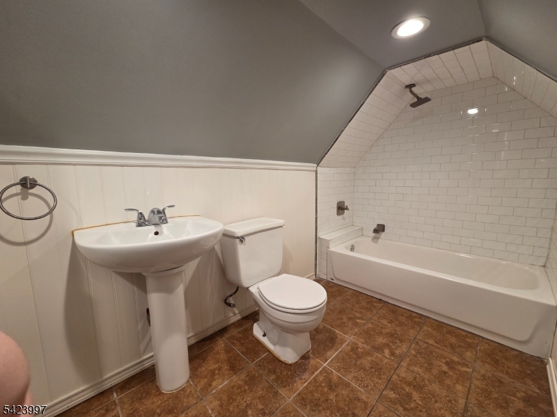 3rd Floor Full Bath