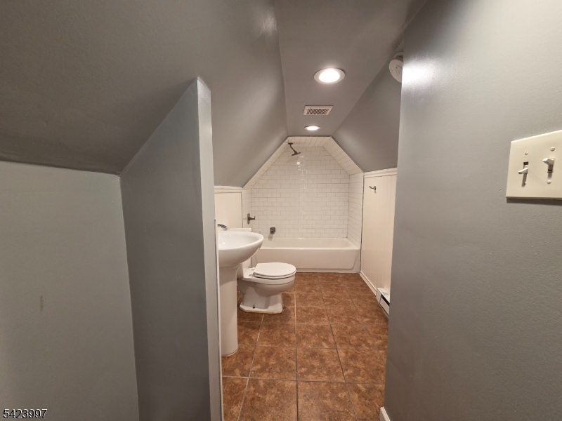 3rd Floor Full Bath