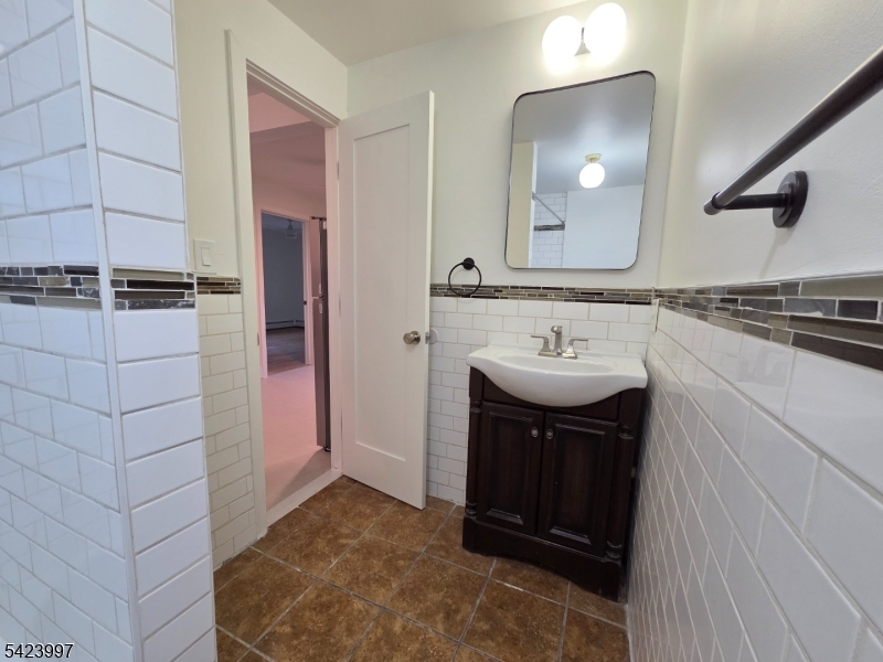 2nd Floor Full Bath