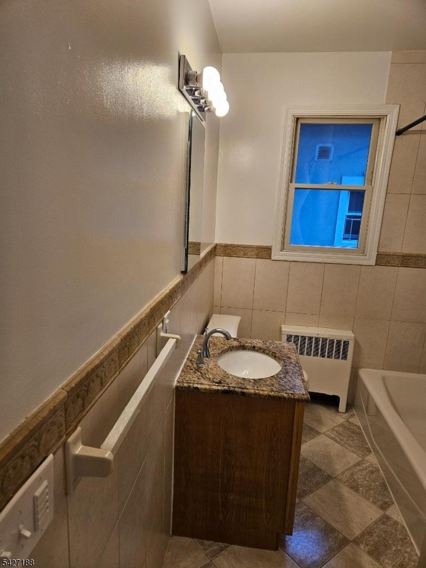 Full bath w/shower over tub