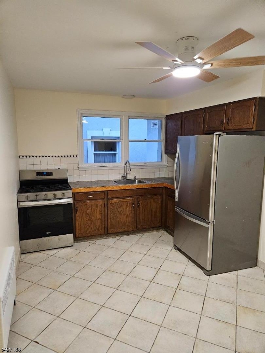 Kitchen w/new appliances
