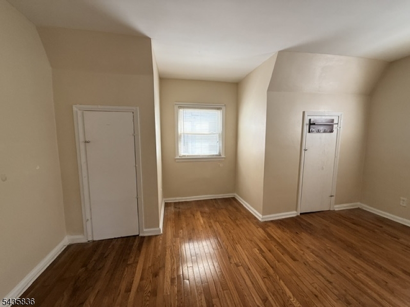Bedroom Photo 1
