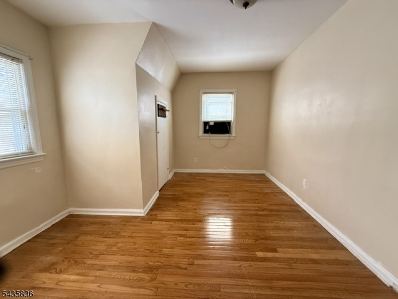 Bedroom Photo 4