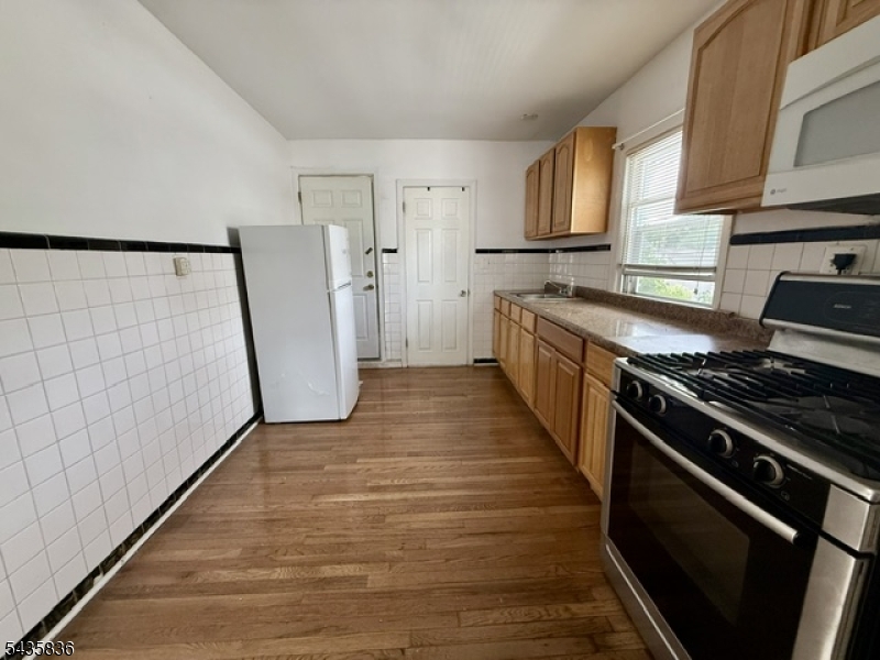 Kitchen Photo 3