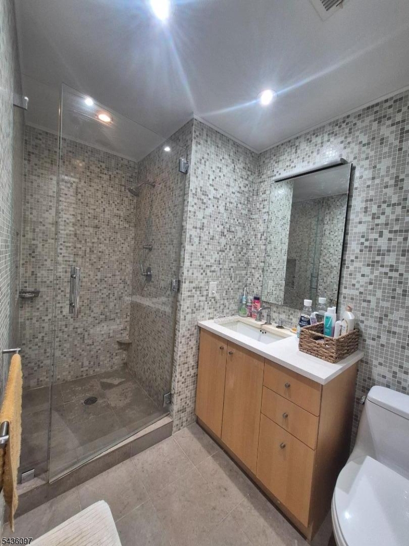attached bath of bedroom 2