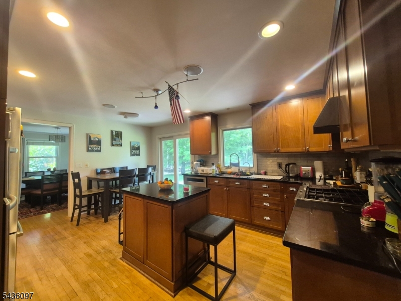 eat in kitchen