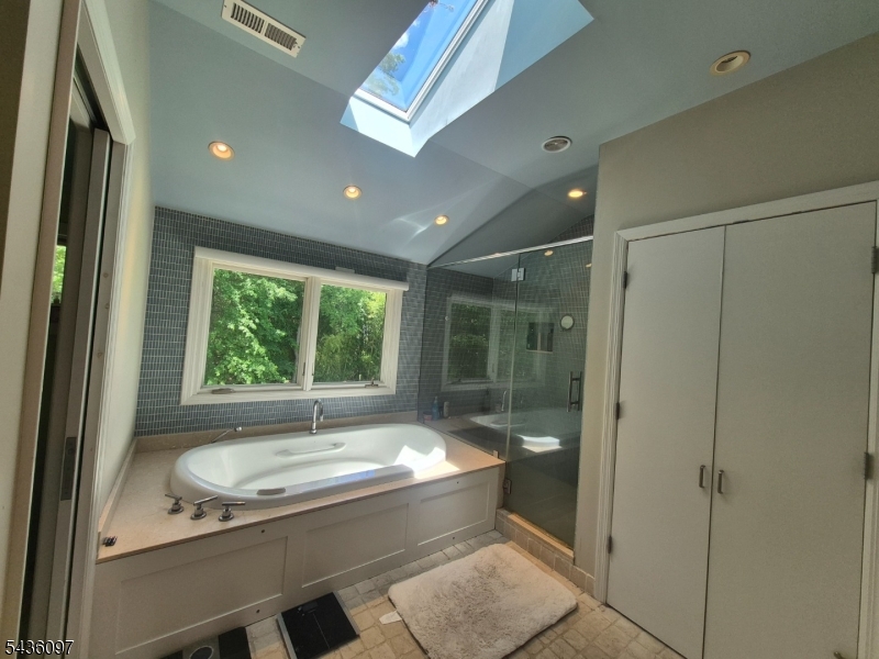 large primary bath w laundry