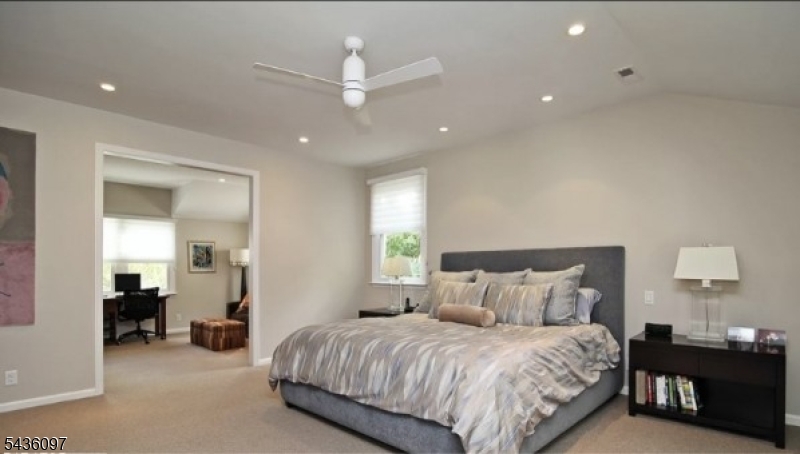 large primary bed w study WIC