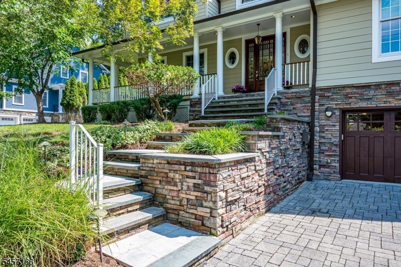 4 Edgewood Rd