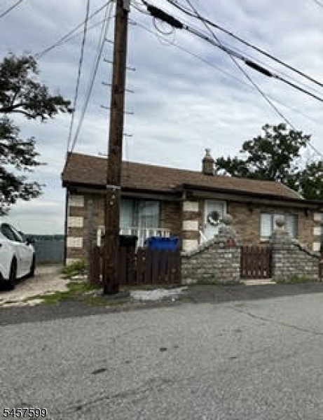 216 Hillcrest Ave