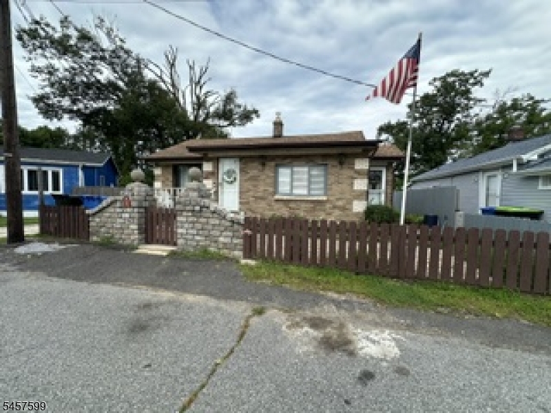 216 Hillcrest Ave