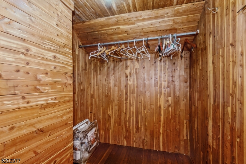 Cedar Closet Walk-In