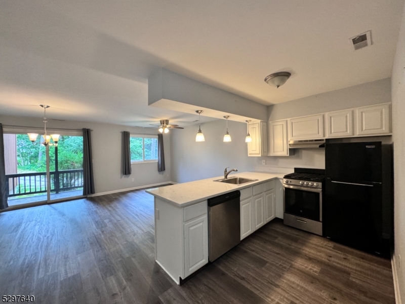 Kitchen - granite counter top