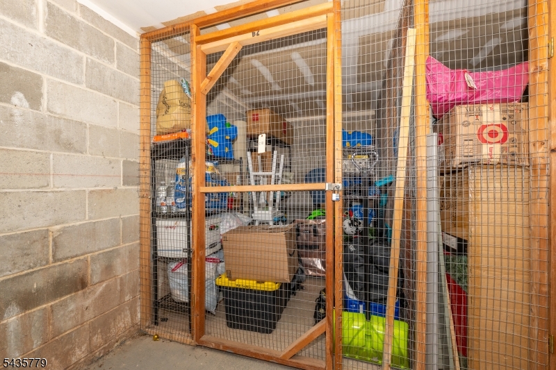 STORAGE UNIT