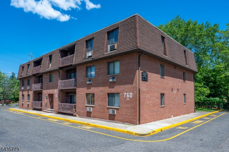 BUILDING 760