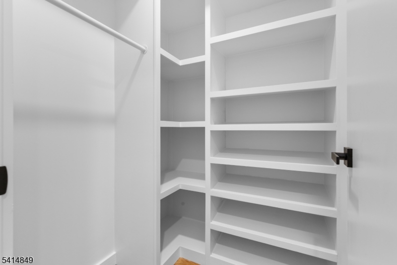 Walkin Closets