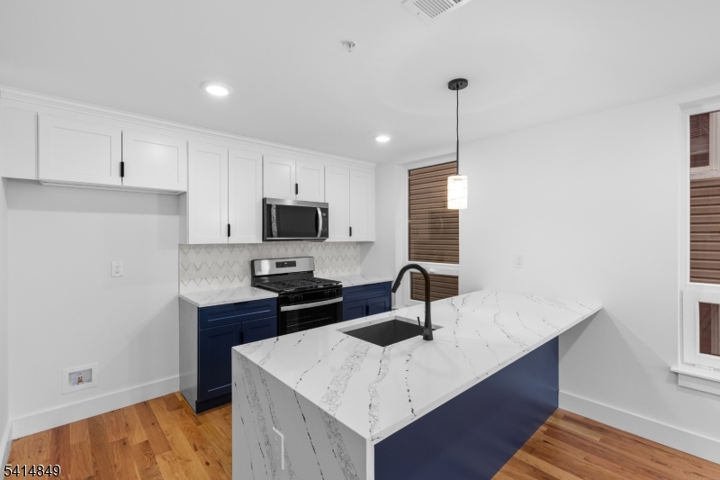 Full Kitchen 2