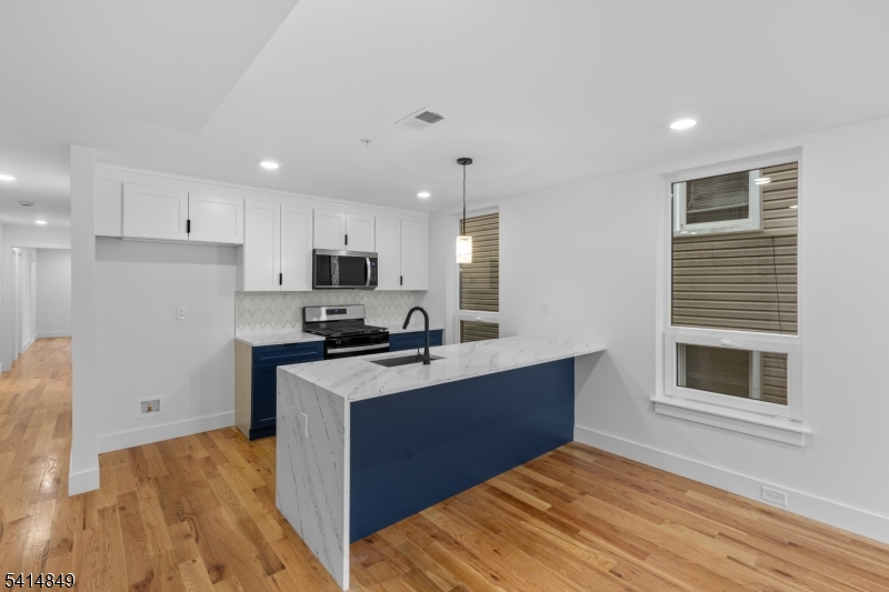 Full Kitchen 2