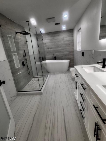 En Suite Primary Bathroom