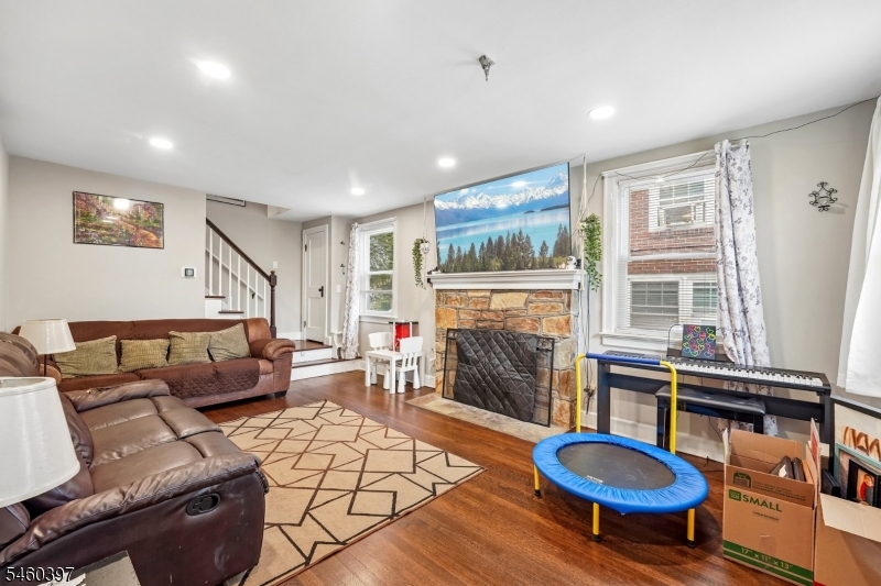 731 Mayflower Ave