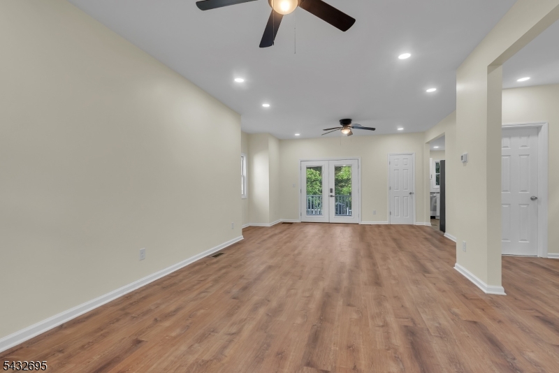 LIVING/DINING AREA
