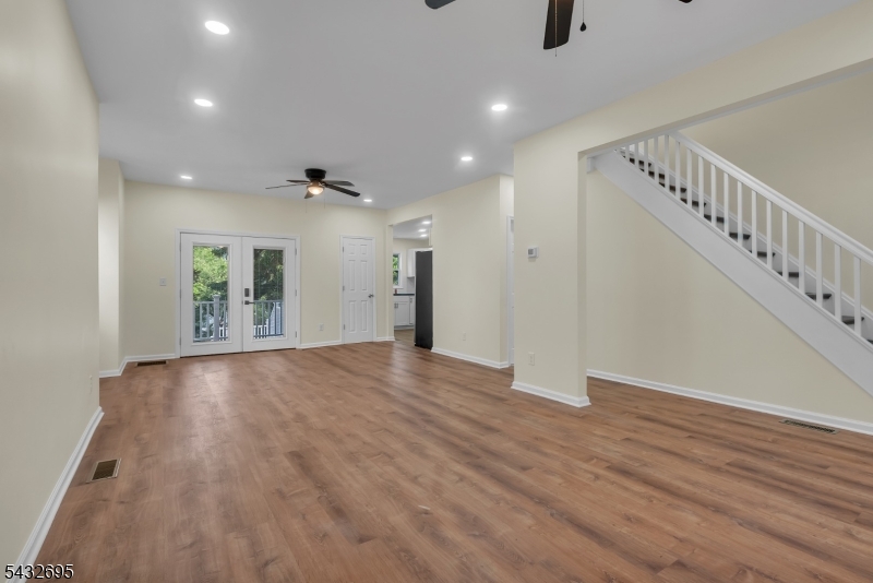 LIVING/DINING AREA