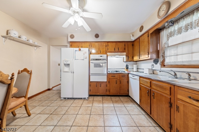 Eat in kitchen