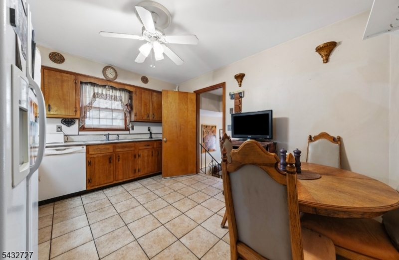 Eat in kitchen