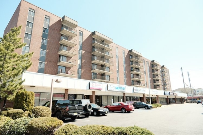 10 N Wood Ave 519