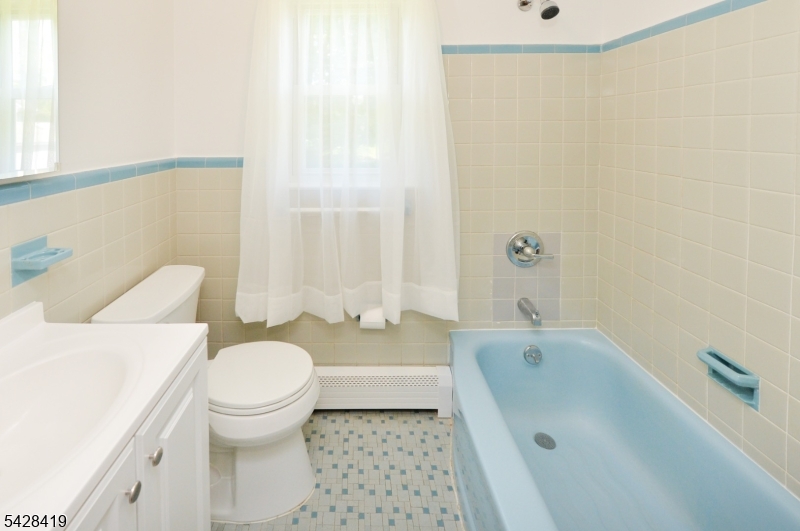 1st floor Bathroom