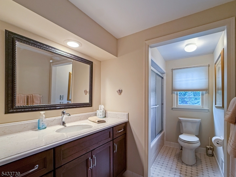 Full Hall Bathroom - 2nd Floor