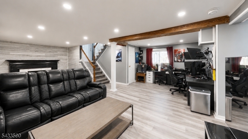 BASEMENT FAMILY RM