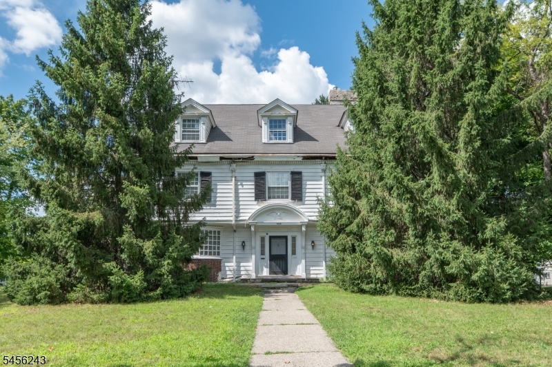 436 Stelle Ave
