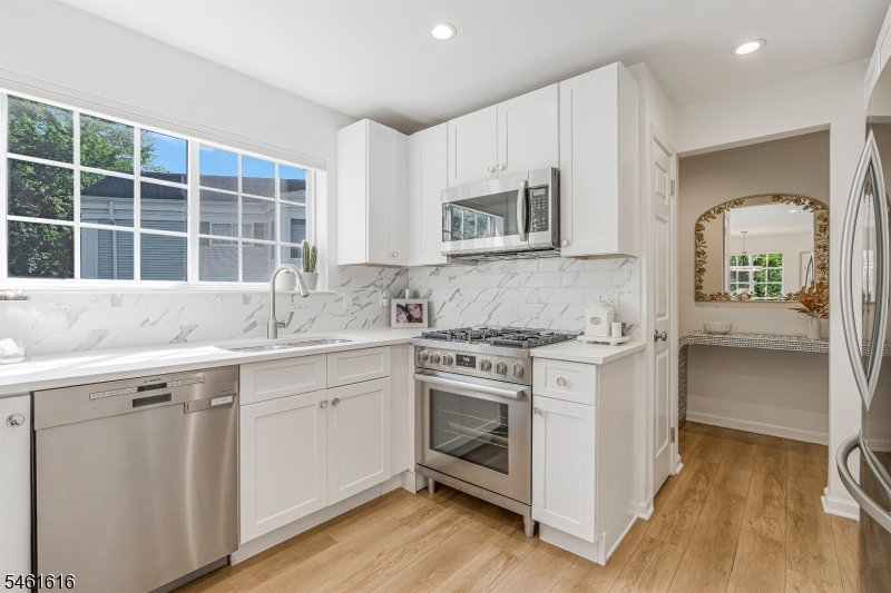 230 Riveredge Dr