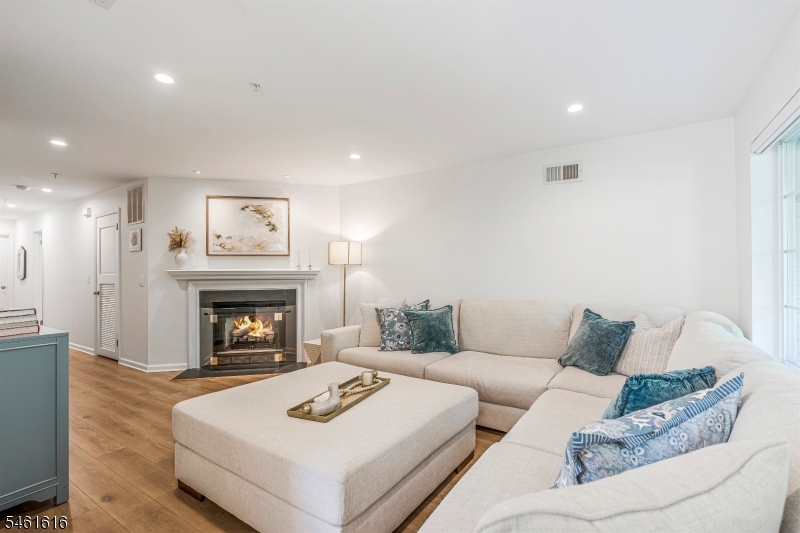230 Riveredge Dr
