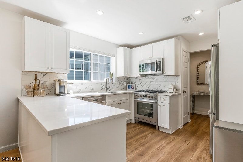 230 Riveredge Dr