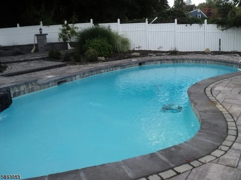 10 Clearwater Rd