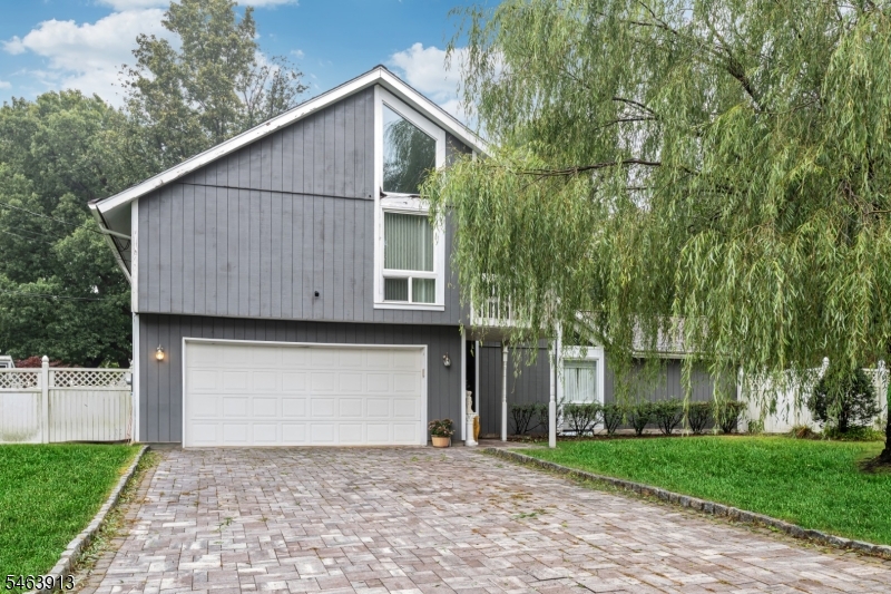 10 Clearwater Rd