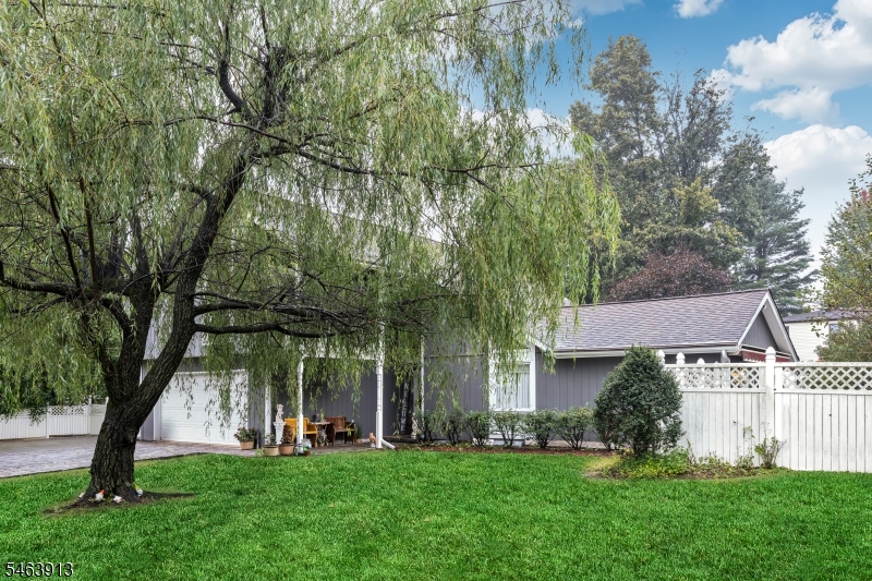 10 Clearwater Rd