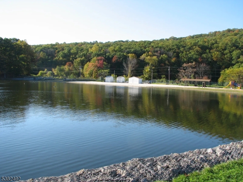 Pleasant Valley Lake Community