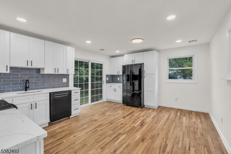 Eat-in Kitchen