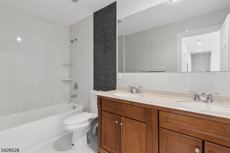 2ND FL FULL BATH