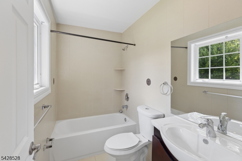 2ND FL FULL BATH