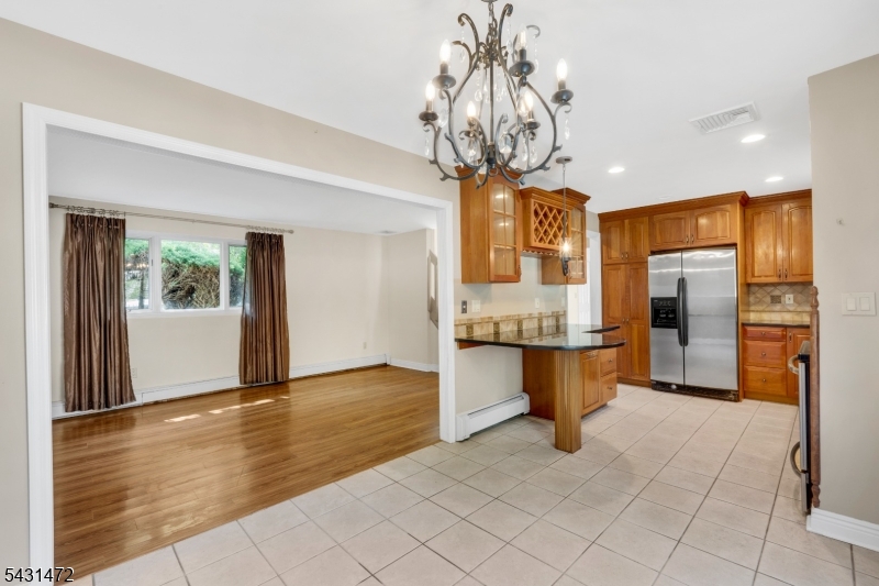 Open Flow to LR/ Eat n Kitchen