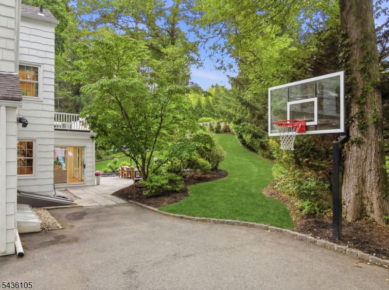 8 Cross Gates, Short Hills